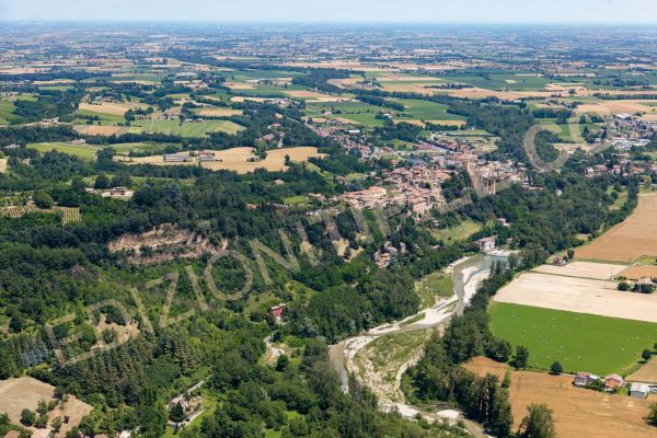 Castell'Arquato - Veduta del borgo nel paesaggio